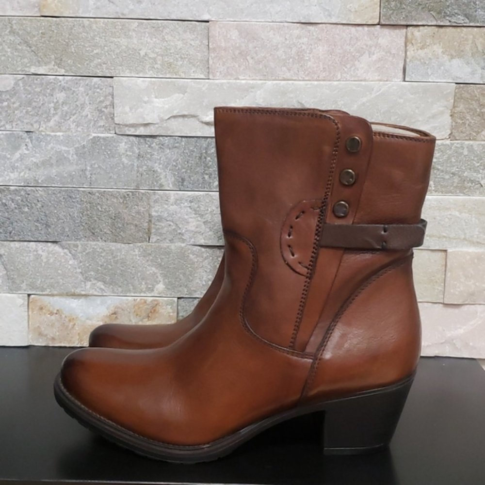 💎 Clarks Women's Maymie Skye Boot (47) - Picture 2 of 10